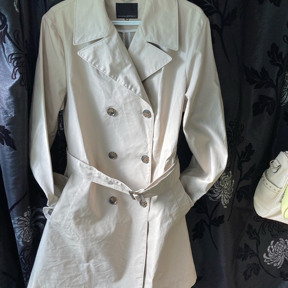 Banana Republic Trench ( Beige- not Tan) - Picture 4 of 6